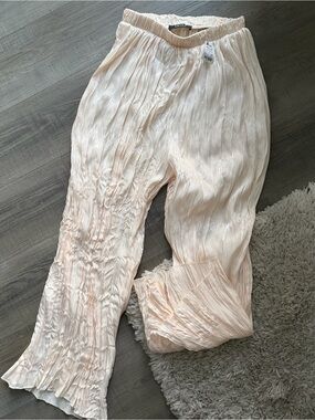 AKIRA Cream Pleated Satin Flowy Long Pants | NWT | Large